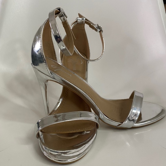 SPURR Silver Heels - Picture 3 of 3